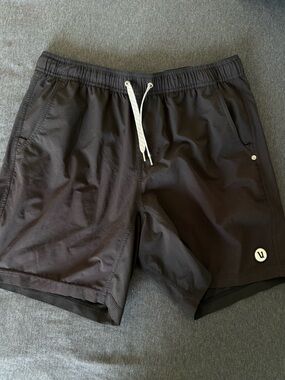 Men's Vuori Kore Shorts 7.5" Lined Minimalist Quiet Luxury Quick Dry